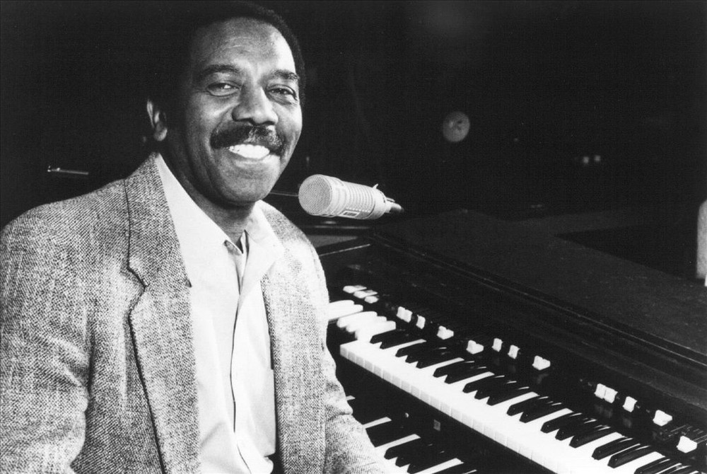https://shoutcastwidgets.com/Accounts/jazzlondonradio/Images/jazzlondonradio.JPG